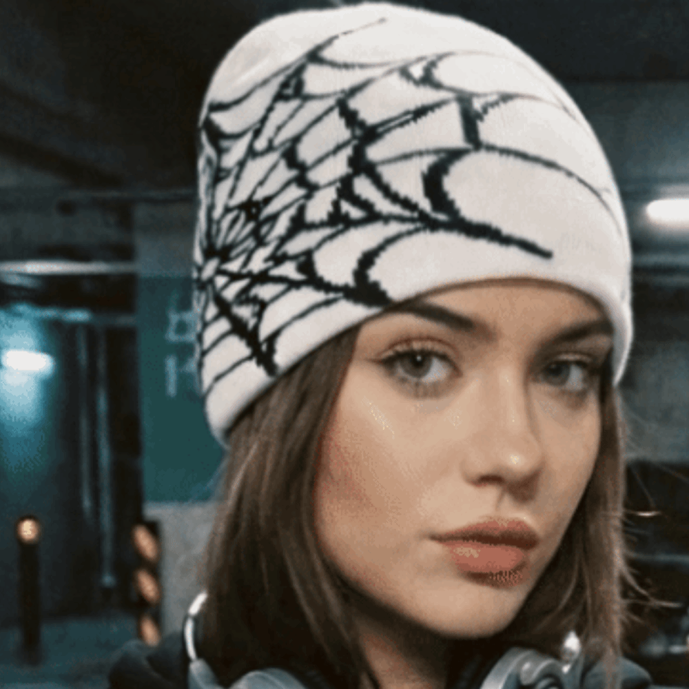 قبعة بيني بنمط شبكة العنكبوت ا - مراجعة Beanie Cuffed Knit وسعره
